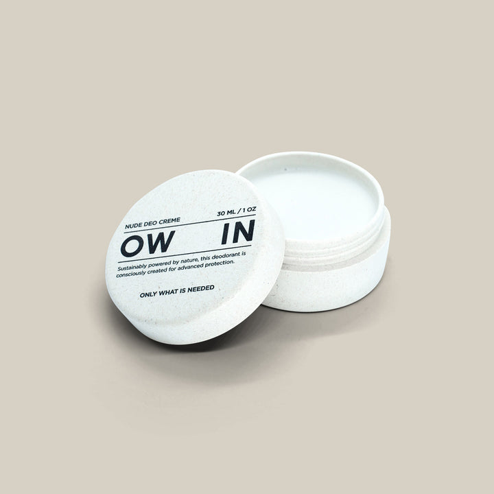 Geöffnete Nude Deo Creme von OWIN – zarte, cremige Konsistenz, unparfümiert und hautberuhigend.